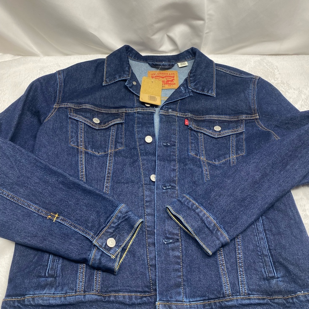 levis trucker jacket dark blue denim Men’s Size Large  New With Tags